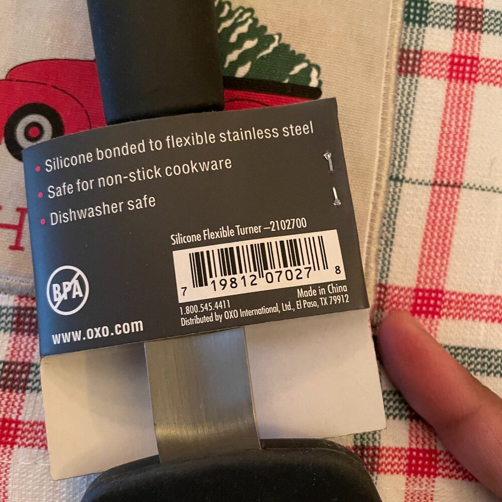 Set: OXO Silicone Spatula / Bakeshop Cookie Cutters / Merry & Bright Hand Towels - Picture 9 of 9